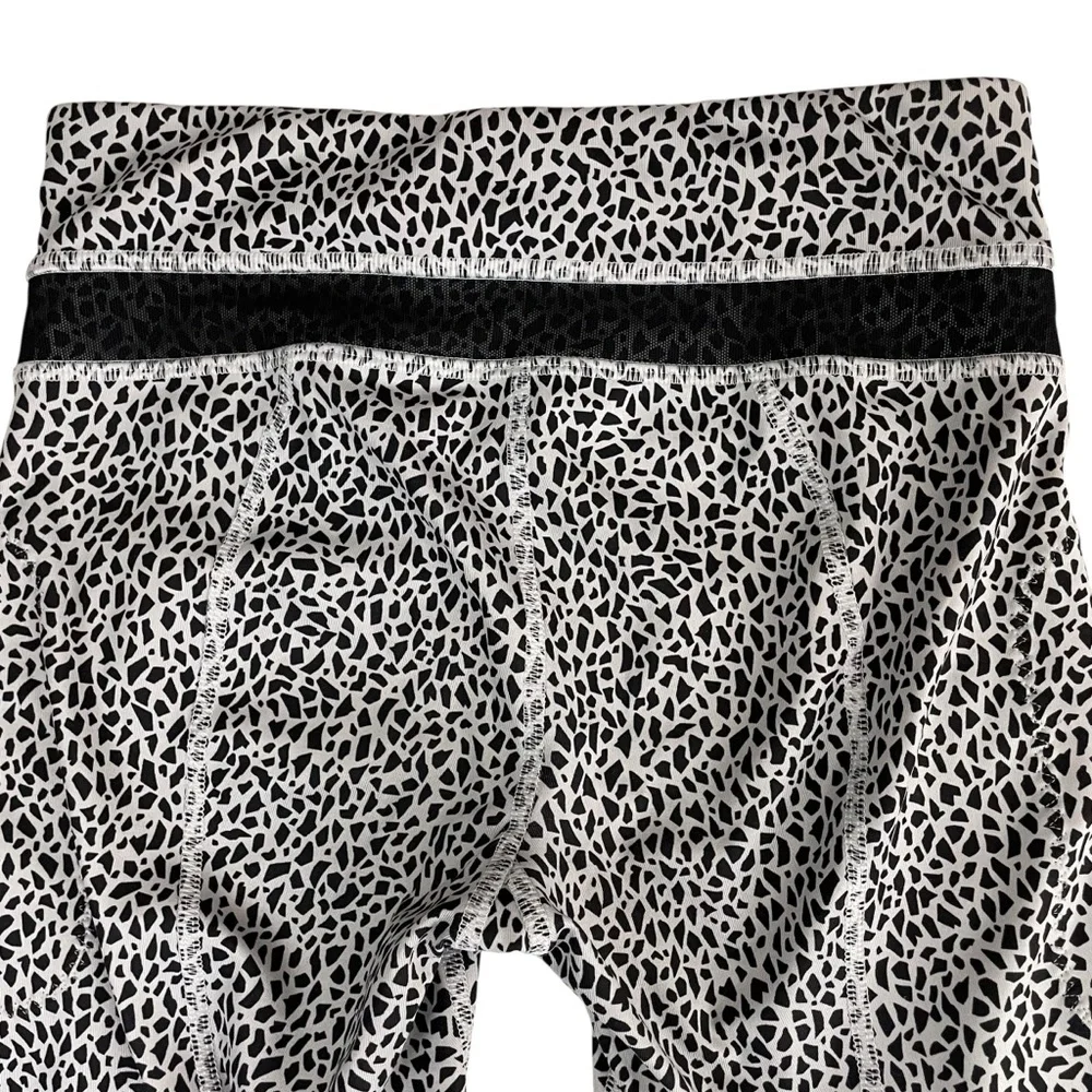 lululemon Inspire Crop Tight Mesh‎ Legging sz 2 Miss Mosaic